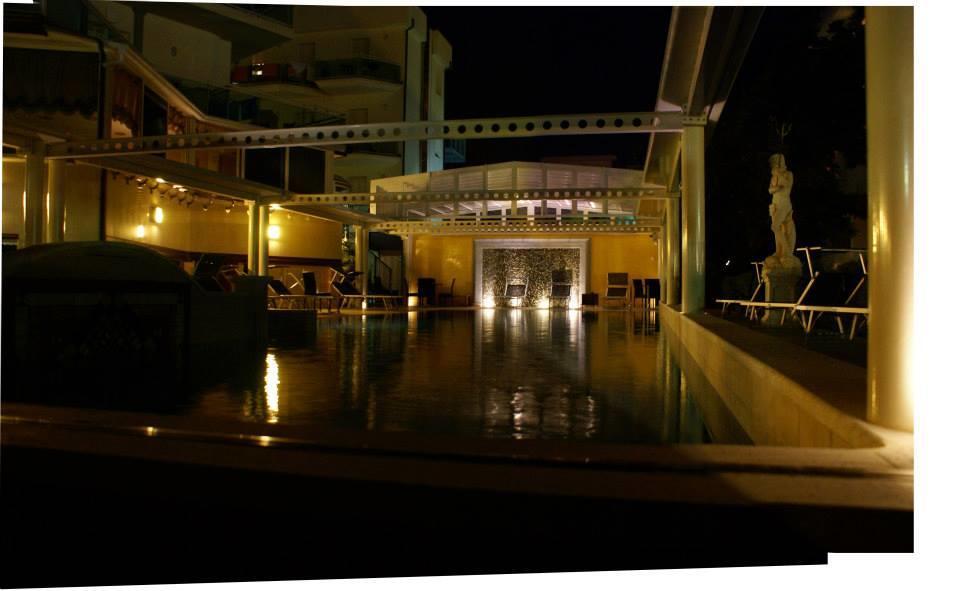 Hotel Lady Mary มิลาโน แมริตทิมา ภายนอก รูปภาพ