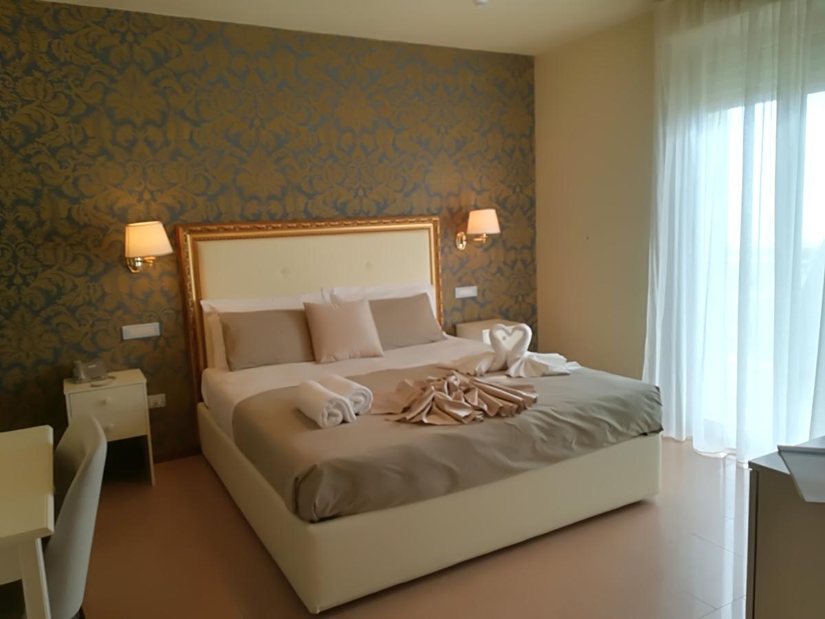 Hotel Lady Mary มิลาโน แมริตทิมา ภายนอก รูปภาพ
