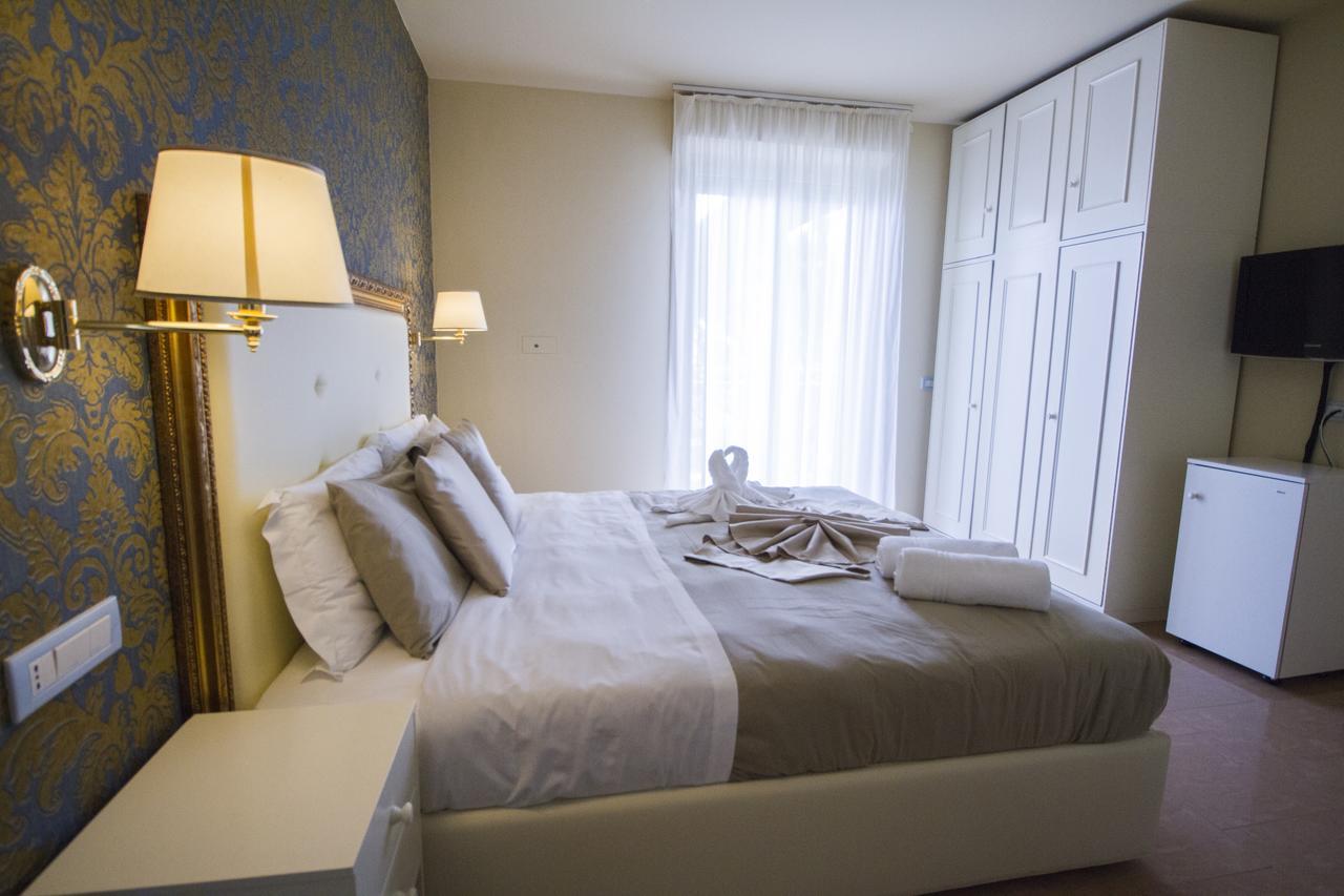 Hotel Lady Mary มิลาโน แมริตทิมา ภายนอก รูปภาพ